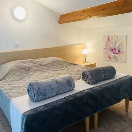 Bel Appartement Dans Residence Avec Piscine Лингиццета Экстерьер фото