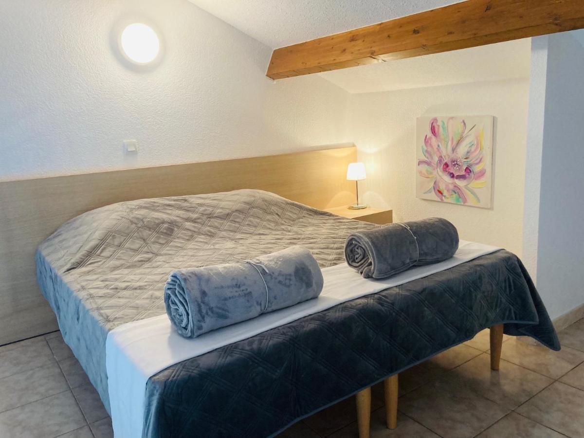 Bel Appartement Dans Residence Avec Piscine Лингиццета Экстерьер фото