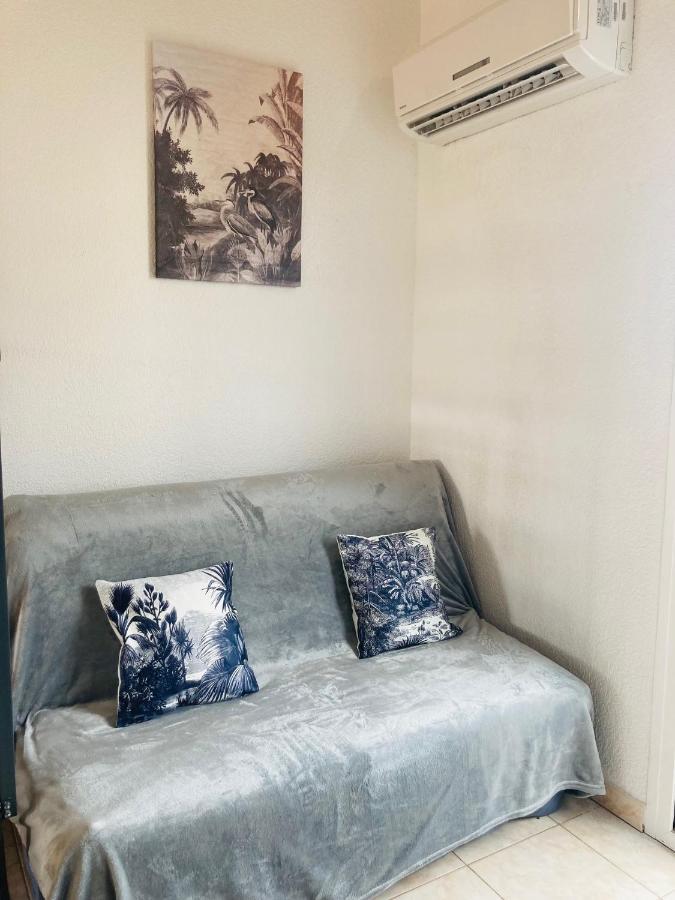 Bel Appartement Dans Residence Avec Piscine Лингиццета Экстерьер фото