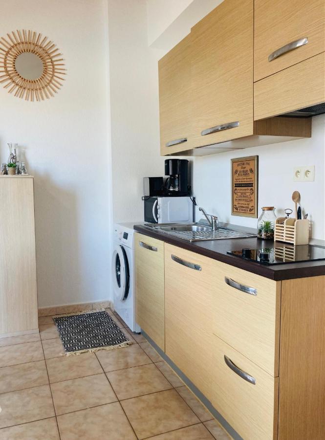 Bel Appartement Dans Residence Avec Piscine Лингиццета Экстерьер фото